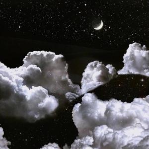 初中女生可以光溜溜上学吗
