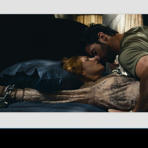 初中女生可以光溜溜上学吗
