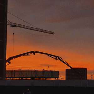 教室里强摁做开腿呻吟男男
