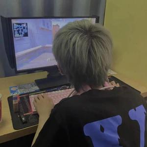 公车上拨开岳双腿进入电影
